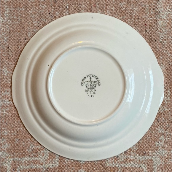 💝 Crown Potteries Co. Small 7-inch Vintage Plate with Rose Pattern - Picture 7 of 9